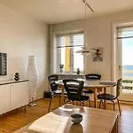 1 Bedroom Stunning In *